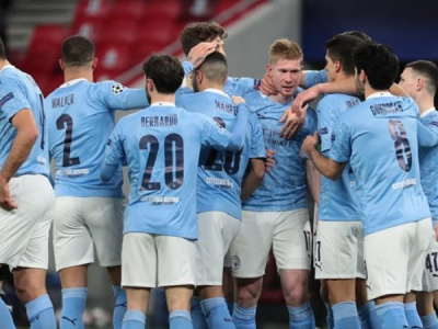 Tấn c&ocirc;ng chớp nho&aacute;ng, Man City book v&eacute; tứ kết C1