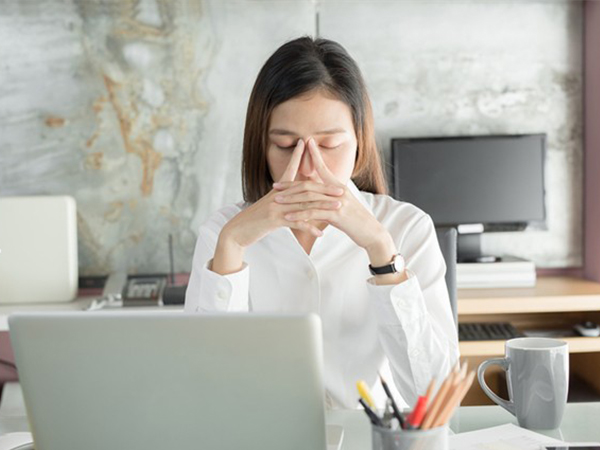 Bị ép đi xem mắt, tôi giả thành cô gái xấu xí để rồi khi nhìn thấy anh thì hối hận vô cùng