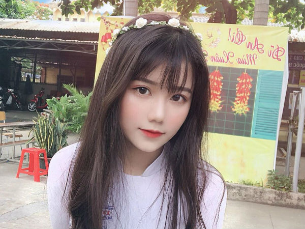 Girl xinh Bình Dương sinh năm 2001 được mệnh danh là 'cực phẩm áo dài': Áo trắng có làm anh say nắng?