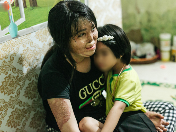 Cô gái trẻ bị chồng tưới xăng thiêu sống và lá thư muộn màng từ trại giam: 'Gần 3 năm anh chưa một lần dám viết thư cho em và hai con...'