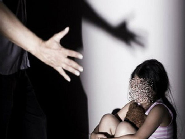 Vụ bé gái 10 tuổi bị cha ruột hiếp dâm, dọa giết: Bé sợ hãi không dám ra ngoài, ông bà nội xin đừng ai bàn tán nữa