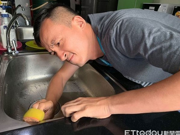 Đàn ông sống thọ và thông minh hơn khi thích làm việc nhà