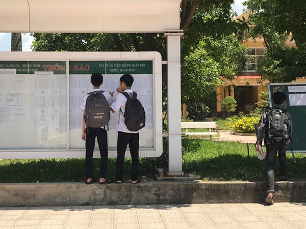6400 học sinh Quảng Bình đội nắng 36 độ thi lại môn Văn: 'Quá vô lý vì lỗi của người ra đề và giám thị nhưng bọn em phải chịu trách nhiệm'