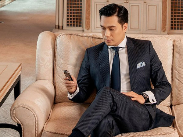 Vợ chồng diễn viên Việt Anh đồng loạt đăng trạng thái 'Độc thân', rộ nghi án đường ai nấy đi