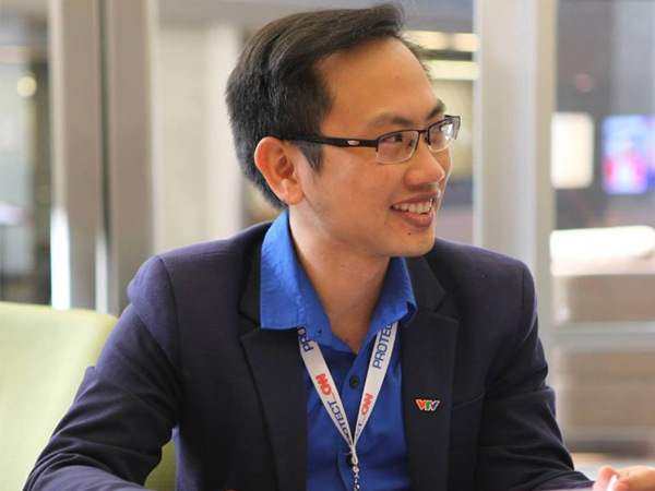 Thông tin cực hiếm về chú rể của MC Phí Linh: Phó trưởng phòng tiếng Anh, 'người đứng sau' nhiều show đỉnh của VTV