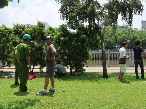 Hiện trường thanh niên quê Hải Phòng lao xuống kênh Nhiêu Lộc tự tử