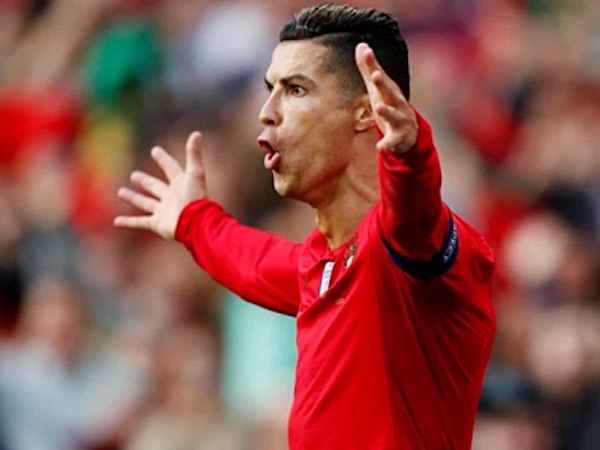 HLV Bồ Đào Nha hết từ ngữ để ca ngợi Ronaldo