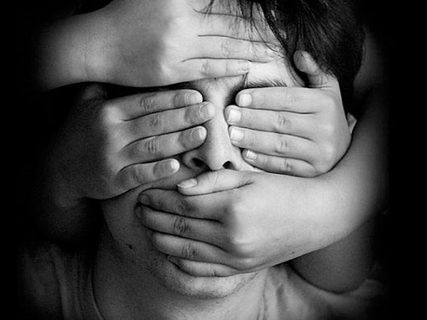 Kinh hoàng ông nội, cha ruột cưỡng hiếp con gái, bắt uống thuốc ngừa thai rồi dọa giết nếu tiết lộ