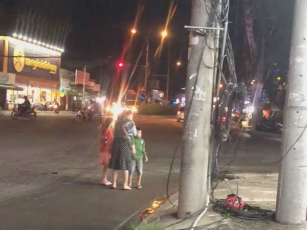 'Nóng mắt' cảnh vợ bụng mang dạ chửa vẫn bị chồng đánh đập giữa đường, 2 con nhỏ sợ hãi nem nép sau lưng