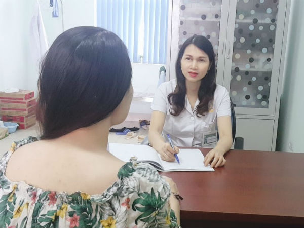 Hot girl nhà giàu nằng nặc đòi chuyển giới, lấy nữ bác sĩ tâm thần