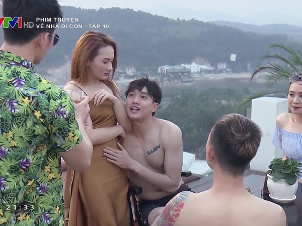 'Về nhà đi con' tập 40: Fan phát cuồng xem cảnh Vũ ghen với trai lạ, ôm eo Thư khẳng định chủ quyền