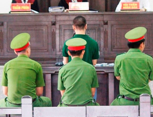 'Mối tình' ngang trái giữa bạn trai 15 tuổi và cô bé 12 tuổi