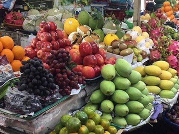 Trái cây nội giá cao bất thường giữa chính vụ