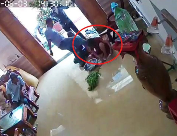 Người phụ nữ bị nhóm côn đồ hành hung ngay tại nhà