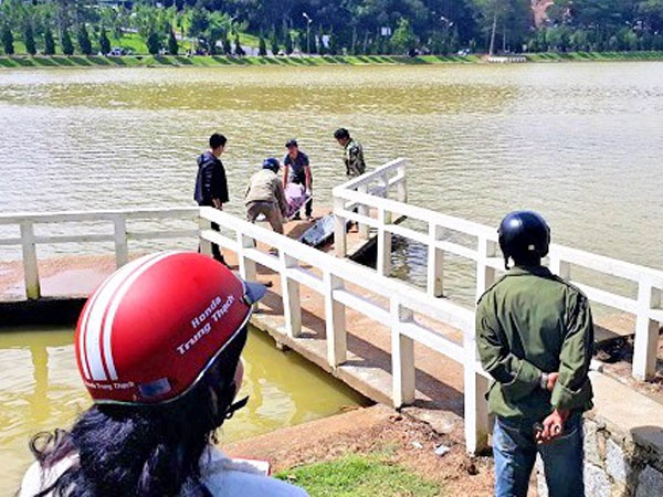 Đà Lạt: Người đàn ông để lại mẩu giấy rồi nhảy hồ Xuân Hương tự tử