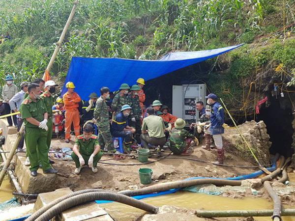 3 nguyên nhân khiến công tác giải cứu người đàn ông kẹt trong hang kéo dài 10 ngày