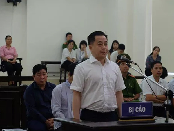 Vụ xử 2 cựu thứ trưởng Bộ Công an: Vũ 'nhôm' nói có bằng chứng mới và giao nộp HĐXX