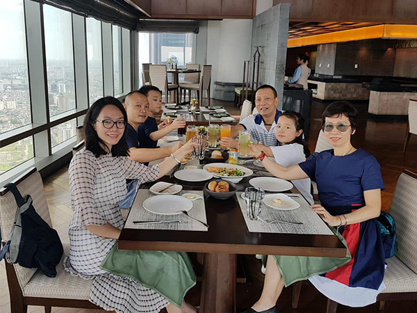 Nhà báo Lại Văn Sâm bất ngờ khoe chân dung hiện tại của vợ sau nhiều năm giấu kín