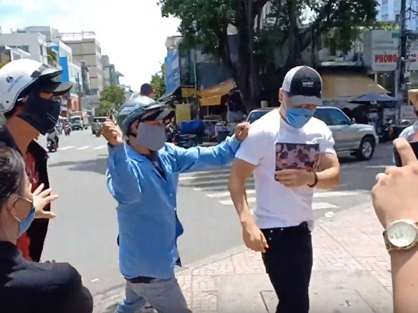 Nhân chứng vụ diễn viên Bảo Lâm bị đánh khi phát cơm từ thiện: Tôi chạy đến can thì bọn họ bảo 'đang diễn để quay phim chú ơi'