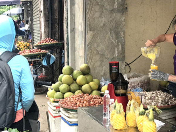 Nắng nóng, bán nước giải nhiệt kiếm vài triệu mỗi ngày