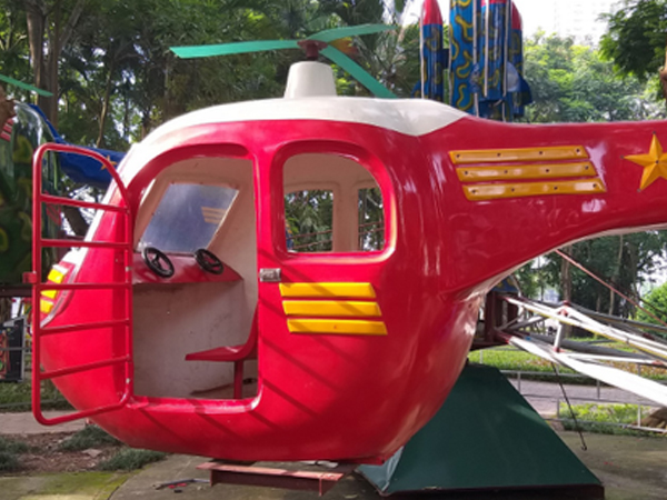 Hà Nội: Rơi máy bay mô hình trong công viên Linh Đàm, một cháu bé bị thương