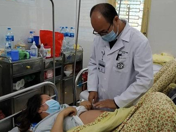 Dịch bệnh mùa nắng nóng: Bệnh sởi diễn biến bất thường, nhiều trẻ viêm não di chứng nặng
