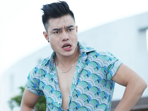 Lê Dương Bảo Lâm trần tình về chuyện bị đánh khi phát cơm từ thiện, sao Việt hết lời bênh vực, dân mạng lại vạch trần nhiều điểm bất hợp lý