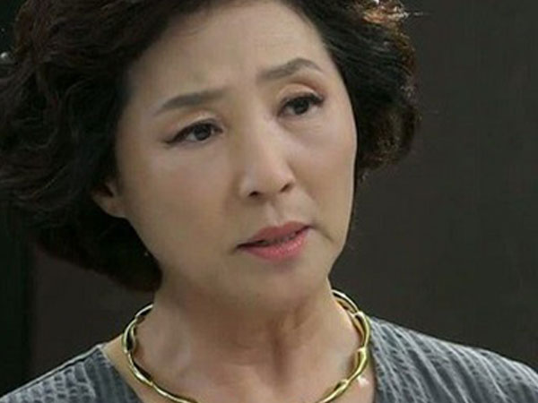 Mẹ chồng làm khó vì con trai cưng chiều vợ, nhưng bà đã thay đổi hoàn toàn khi thấy tin nhắn lạ trong điện thoại