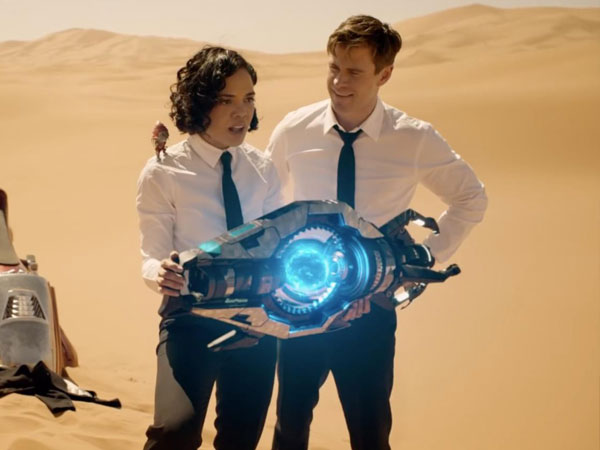 Phần phim mới 'Men In Black' do 'Thần Sấm' Chris Hemsworth đóng chính có gì đáng xem?