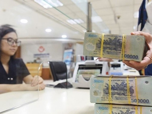 Chênh lệch lãi suất liên ngân hàng VND/USD thu hẹp, tiềm ẩn rủi ro tỉ giá