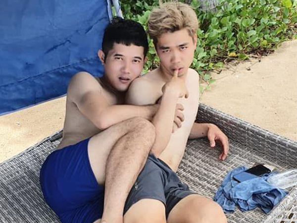 Công Phượng e ấp bên trai lạ, dân mạng nhao nhao đoán lý do: Người đùa 'vừa từ Thái Lan về đã có biến', kẻ hờn vì cú sút hiểm khiến fan thót tim trong trận bán kết