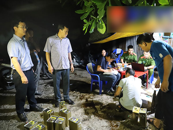 Các đối tượng pha trộn xăng giả tinh vi như thế nào?