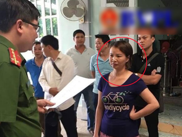 Mẹ nữ sinh giao gà ở Điện Biên tóc bạc trắng sau 2 tuần bị bắt