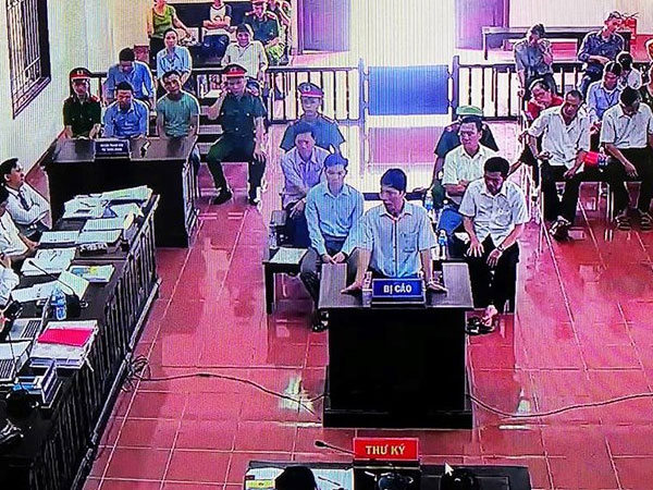 Vụ Hoàng Công Lương: Luật sư liên tục bị nhắc không hỏi sa đà