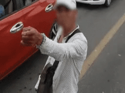 Hà Nội: Thanh niên chặn đầu xe bus giữa cầu Chương Dương, rút hung khí đe dọa bắt lái xe phải lùi để nhường đường