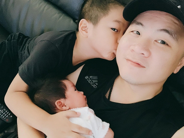 Lý giải về lý do không thụ tinh nhân tạo mà nhận con nuôi, NTK Đỗ Mạnh Cường chia sẻ: Hãy nghĩ chúng ta đang nuôi một con người, đừng quan tâm đến xuất thân