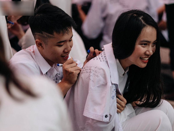 Cô gái với bức thư tình không bao giờ được đáp lại trên áo đồng phục: Đúng người, đúng thời điểm nhưng không đến được với nhau, đó là thanh xuân