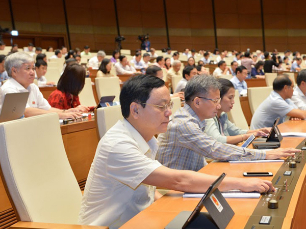 Quốc hội nhất trí cấm uống rượu, bia khi lái xe