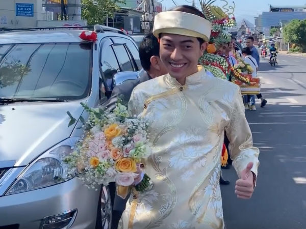 Cris Phan đăng clip cưới cười không ngậm được miệng, dân tình choáng với lượt view và dồn hết sự chú ý vào nhân vật này