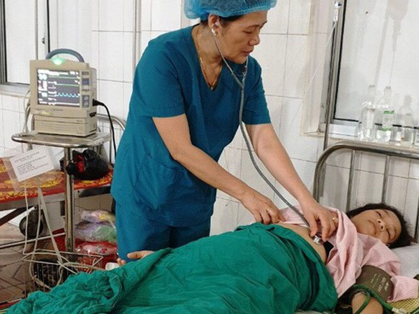 Cứu sống mẹ con sản phụ bị vỡ tử cung, thai nhi ngưng thở