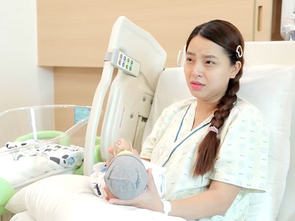 Từng bị ngộp thở đến tím tái mặt mũi lúc mới sinh, nay bé út nhà Hải Băng đã có sự thay đổi rõ rệt