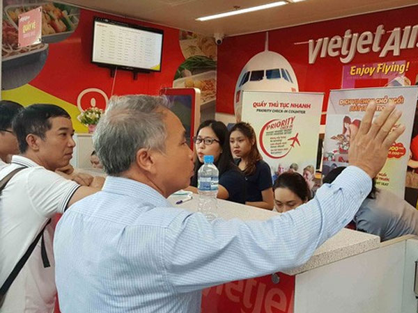 Nóng: Hành khách bức xúc vì VietJet hoãn chuyến hơn 15 giờ đồng hồ