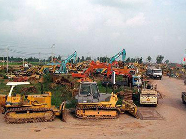 Mục sở thị làng tỷ phú 'Đại gia chân đất' tự thân làm giàu ở biệt thự sang, đi xế hộp xịn