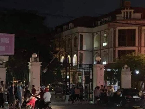 Cán bộ phòng Nội vụ tử vong bất thường ở phòng làm việc với nhiều vết thương