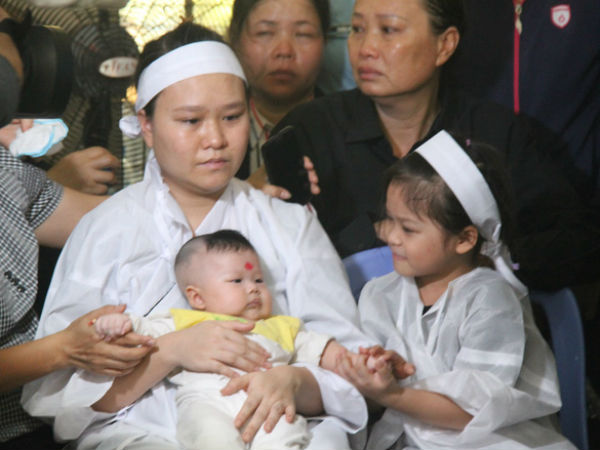 Nghẹn ngào lễ viếng 2 phi công hy sinh trong tai nạn rơi máy bay ở Khánh Hòa
