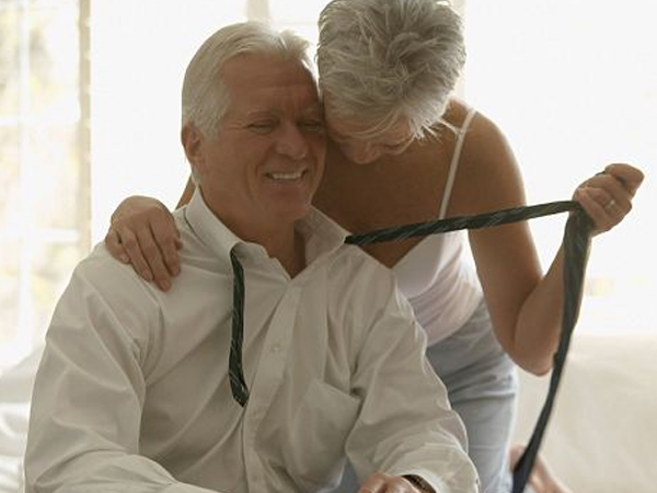 Tái hôn lúc 67 tuổi, "chuyện ấy" thế nào là... vừa?