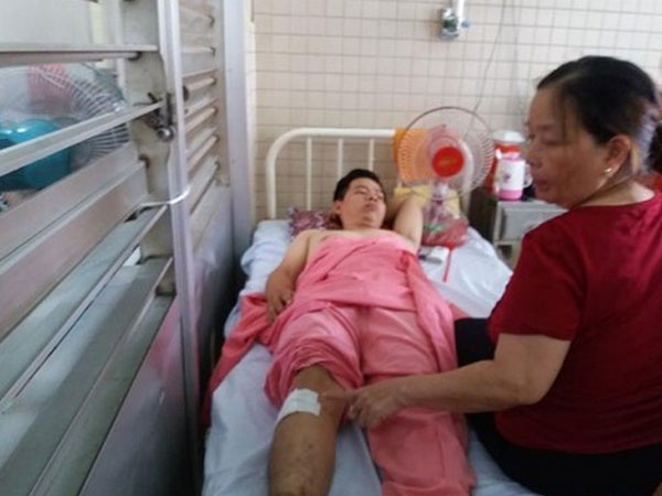 Khoan nhầm cẳng chân của bệnh nhân, đình chỉ công tác hai nhân viên y tế