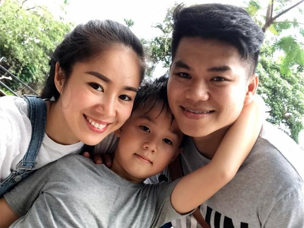 Bị mỉa mai vì suốt ngày khoe khoang hạnh phúc, Lê Phương thẳng thắn đáp trả sâu cay, xem những lời đó chỉ là "rơm rác"