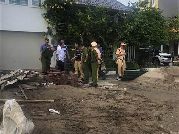 Hơn 20 người dùng súng và dao truy sát nhau giữa ban ngày