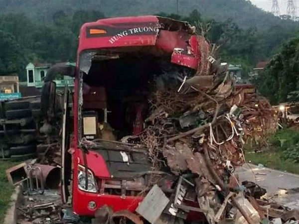Vụ xe khách đấu đầu xe tải ở Hòa Bình: Chủ xe khách từng có xe đâm đám tang